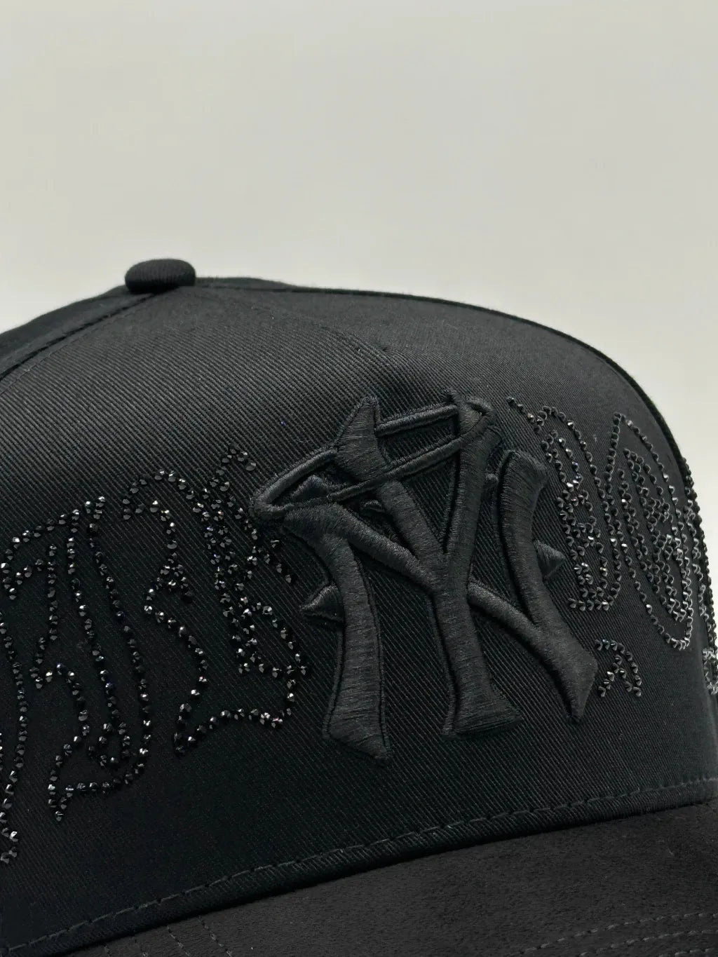 31 HATS // NEW YORK CRYSTAL NEGRA